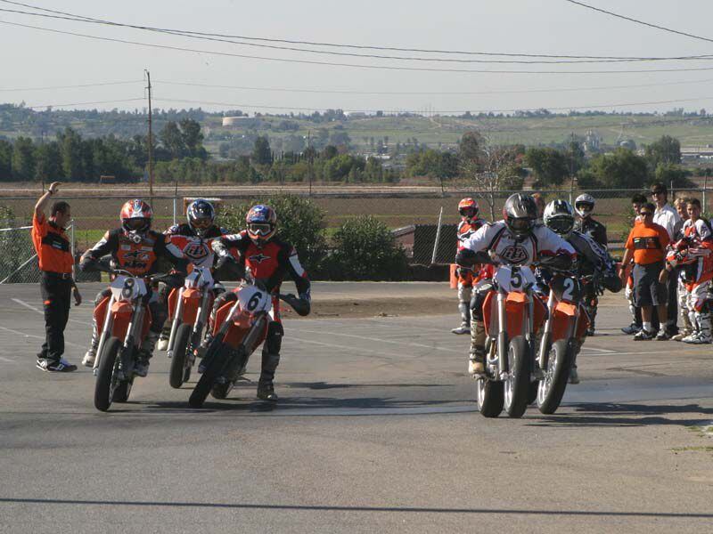 Pantaloni da motocross Race Worn 2005 MSR Team Red Bull KTM di Nathan  Ramsey - Rivista di azione di motocross