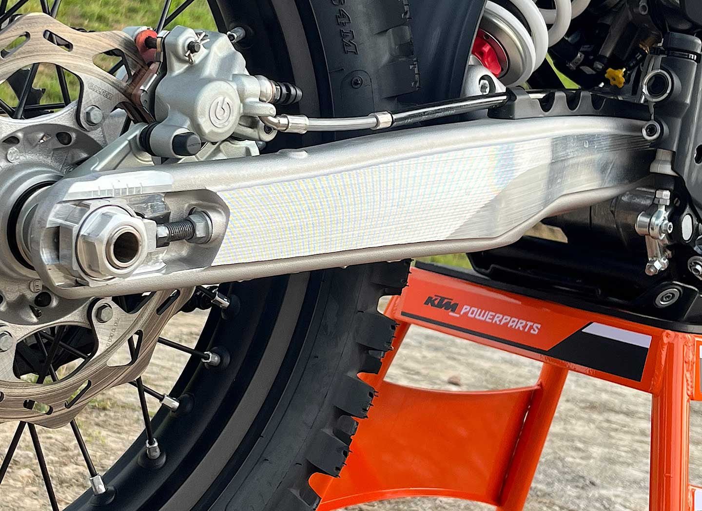 A new central double-cradle chromoly steel frame means there’s also a new PDS swingarm on the 2024 KTM enduro bikes.