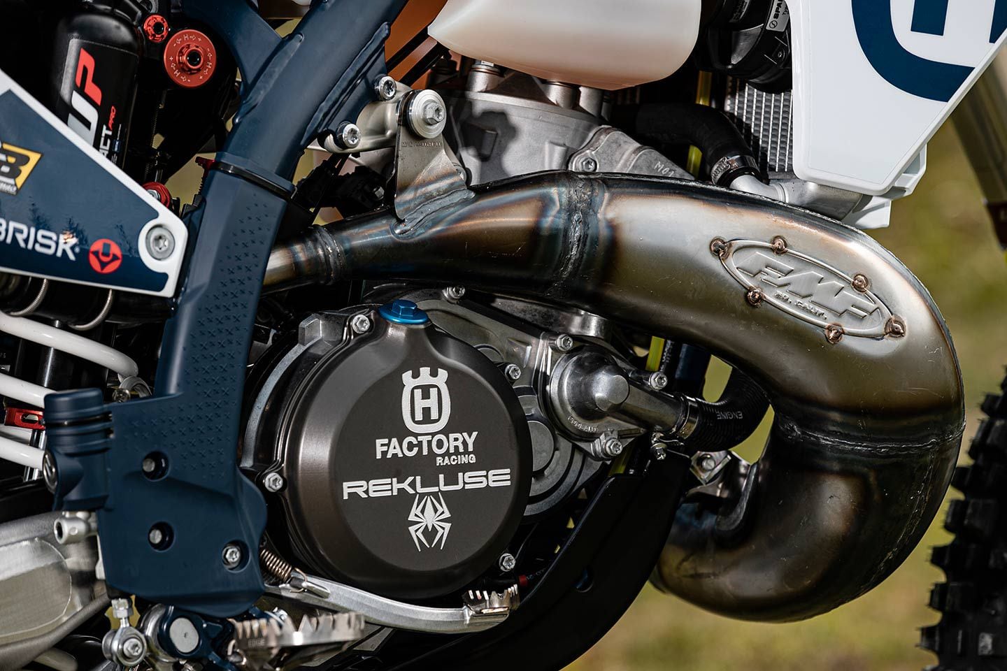 Examining the right side of the engine, we see the inner side cover looks similar to the 2023–2024 Husqvarna TX 300’s.