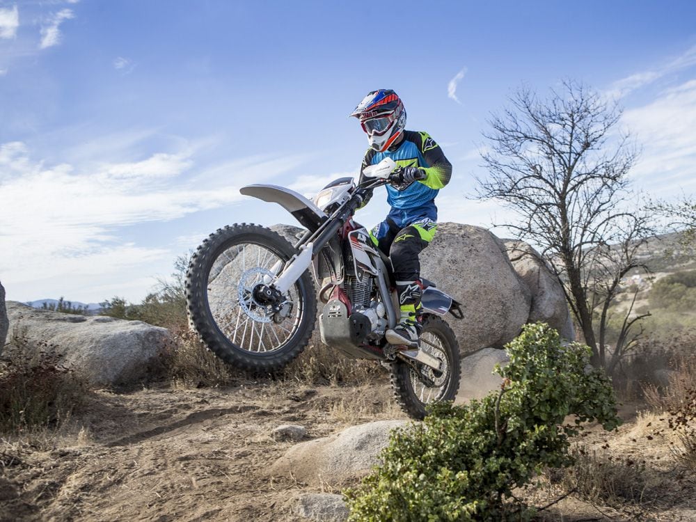 2018 AJP PR4 Enduro 240 First Ride Review | Dirt Rider